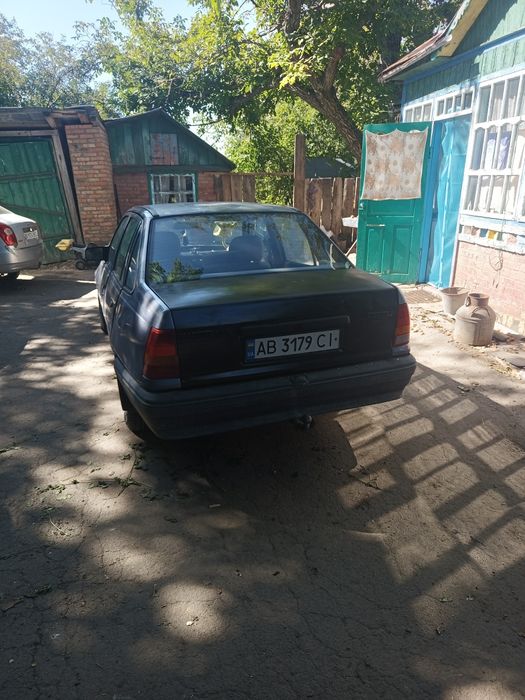 автомобіл Опель в хорошому стані