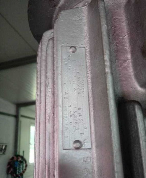 Podnośnik dwukolumnowy śrubowy