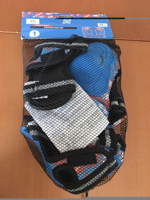 Conjunto de protetores (mãos, joelhos, cotovelos). Novo.