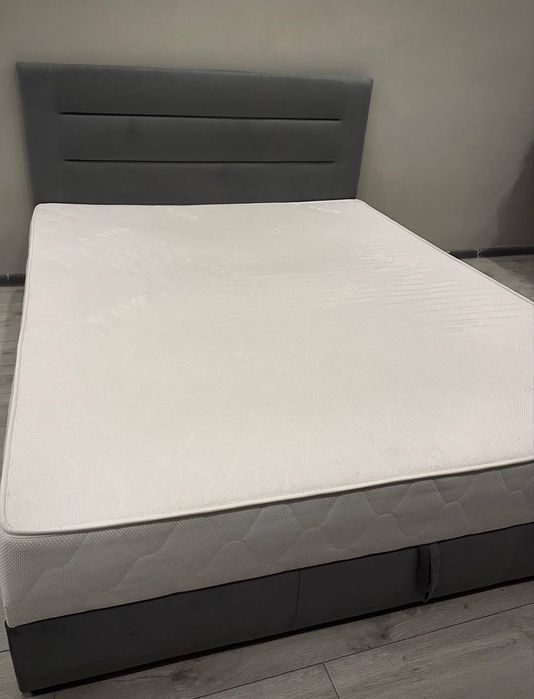 Двуспальная кровать