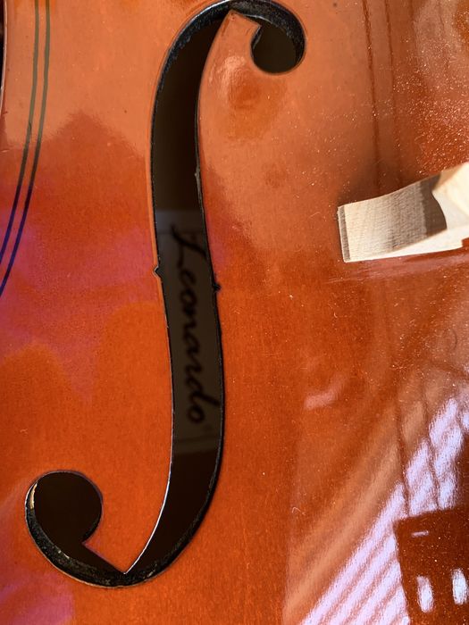 Violoncelo 1/8  marca Leonardo