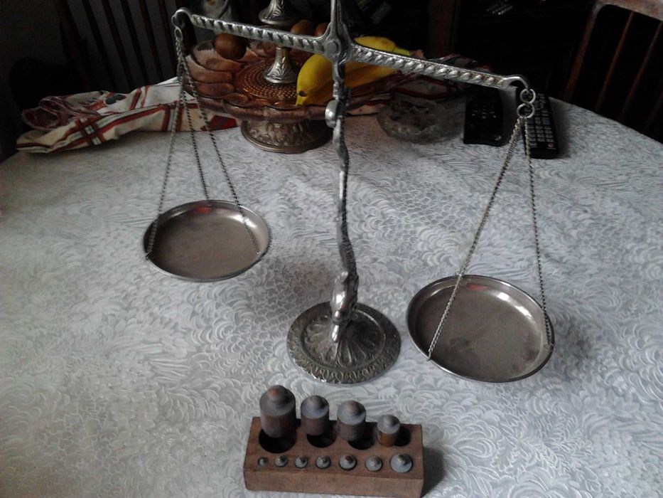 BALANÇA -balança de coluna com estojo de pesos