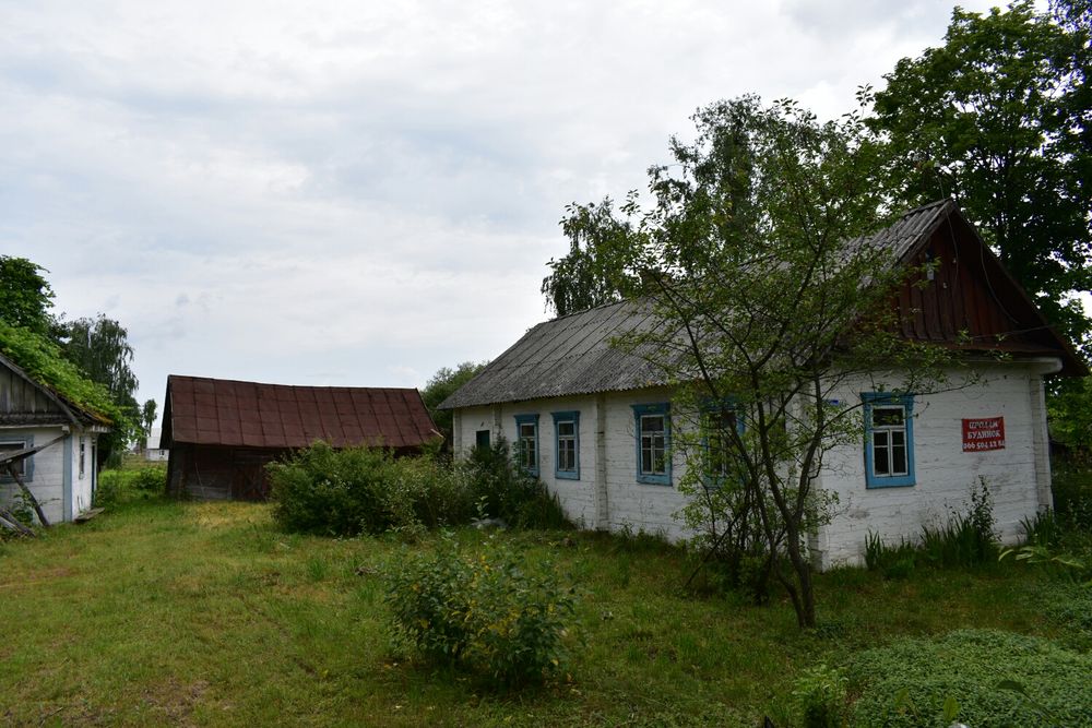 Продам будинок. 33 сотки Можна жити але потребує косметичного ремонту