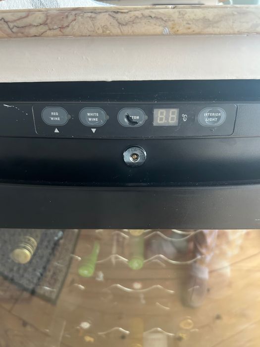 Refrigerador de vinho - não está funcionando