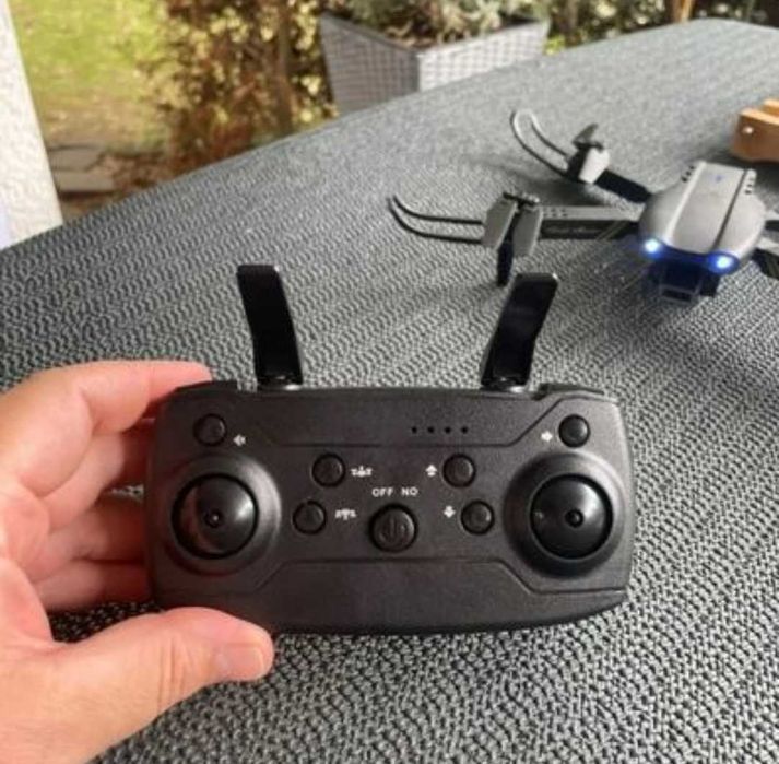 Drone com 2 câmeras (1080p Full HD/60 fps) + Bolsa de transporte64176784181634124