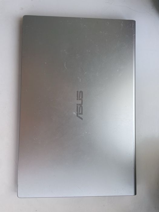 Asus i5 9ª geração, 16GB RAM, SSD, NVIDIA. Funciona bem, teclado iluminado. Apenas precisa trocar o ecrã