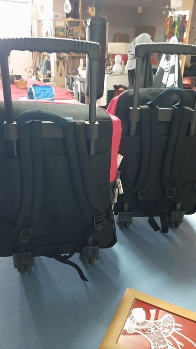 Mochila de menina com rodas