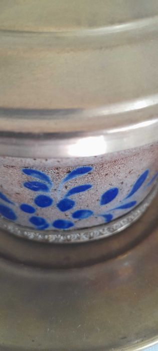 Pote antigo em cerâmica Azul. Tampa e prato em latão.