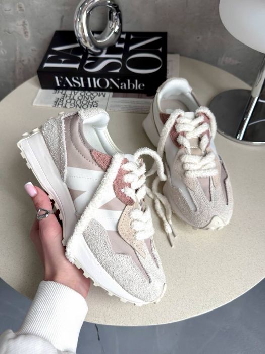 Бежеві спортивні кросівки New Balance 327 Beige/Brown