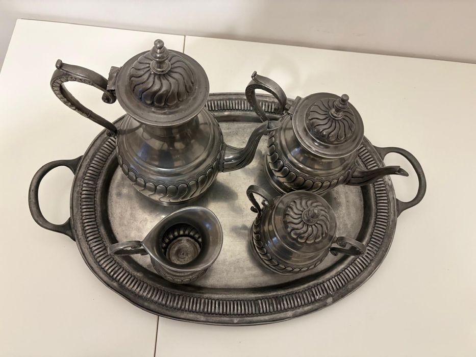 Serviço de chá em estanho