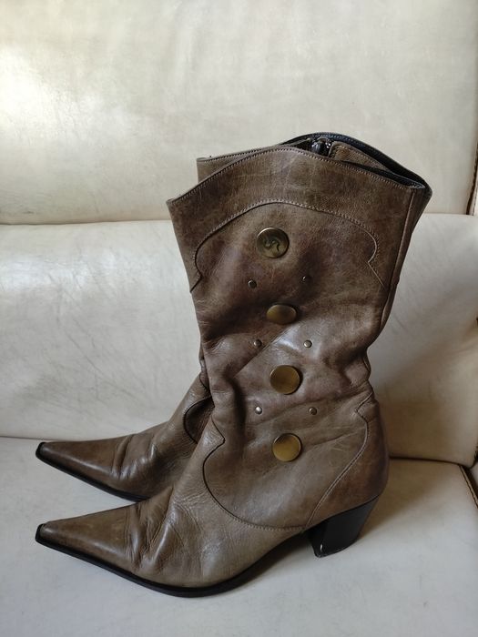 Botas em couro cano alto