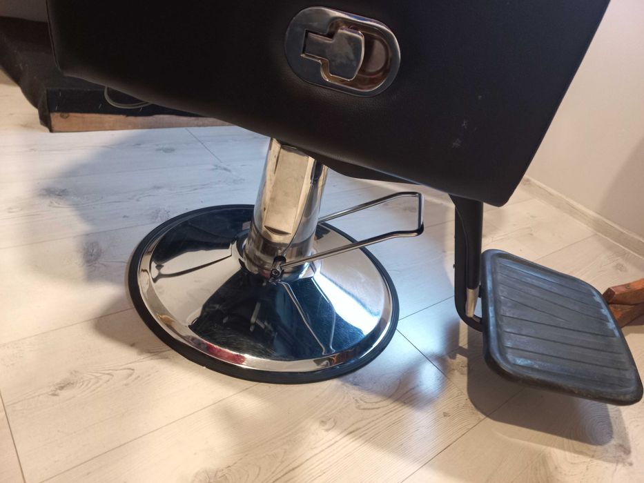 Fotel barberski w super stanie