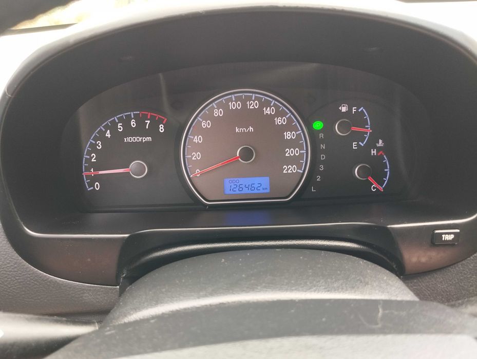 Продам  официальный Хюндай Элантра - 1,6 автомат
