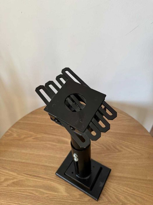 Uchwyt na projektor uniwersalny