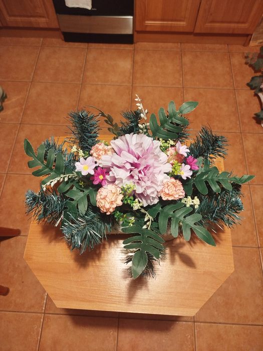 Wiązanka na cmentarz nieduża zgrabna