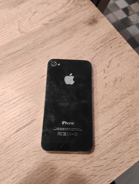 iPhone 4 w zestawie z ladowarka