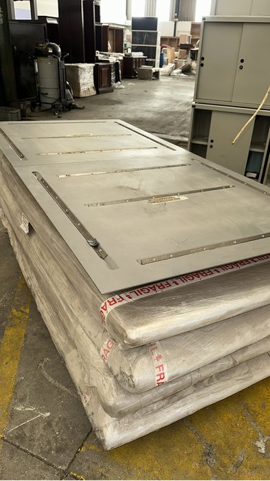 Tampo com estrutura em madeira maciça