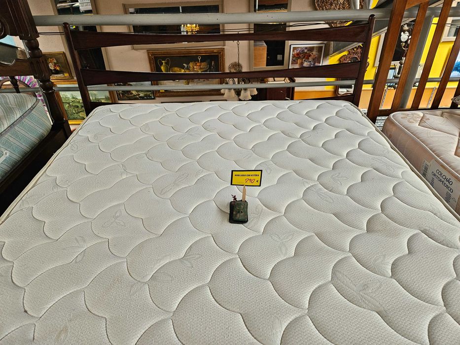 Cama vintage com estrado e colchão Molaflex - Muito bom estado geral
