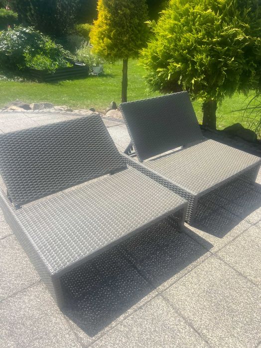 Leżanka basenowa XXL ze stolikami i małymi leżakami