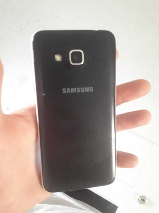 Telefony tablety sluchawki przewodowe i nie przewodowe.