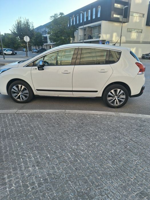 Peugeot / 3008 1.2 e-THP Style