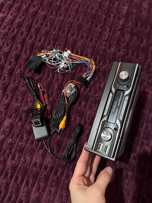 Мульти медійна система Android-DIN з камерою заднього виду