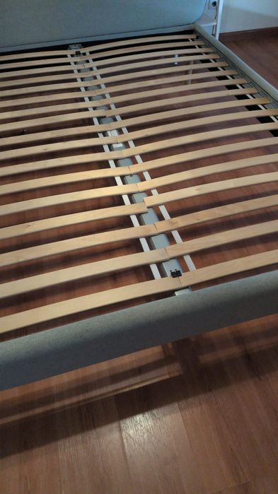 Cama casal ikea em bom estado+estrado