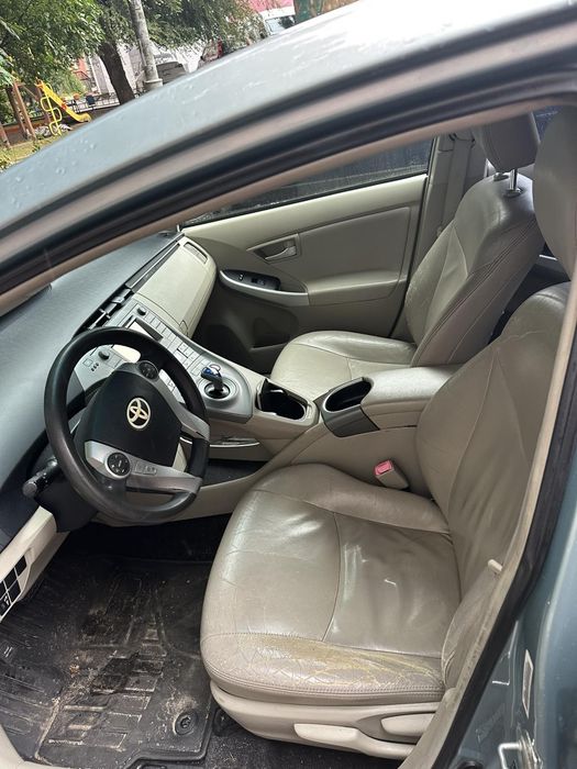 Продам Toyota prius 30