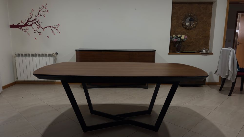 Conjunto mesa e aparador