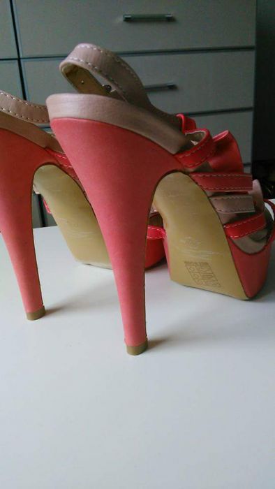 Nowe buty, wysoki obcas, rozm. 40
