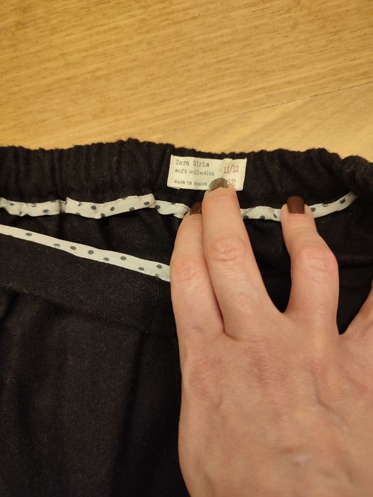 Saia preta de fazenda da Zara com bolsos. Tam 11/12