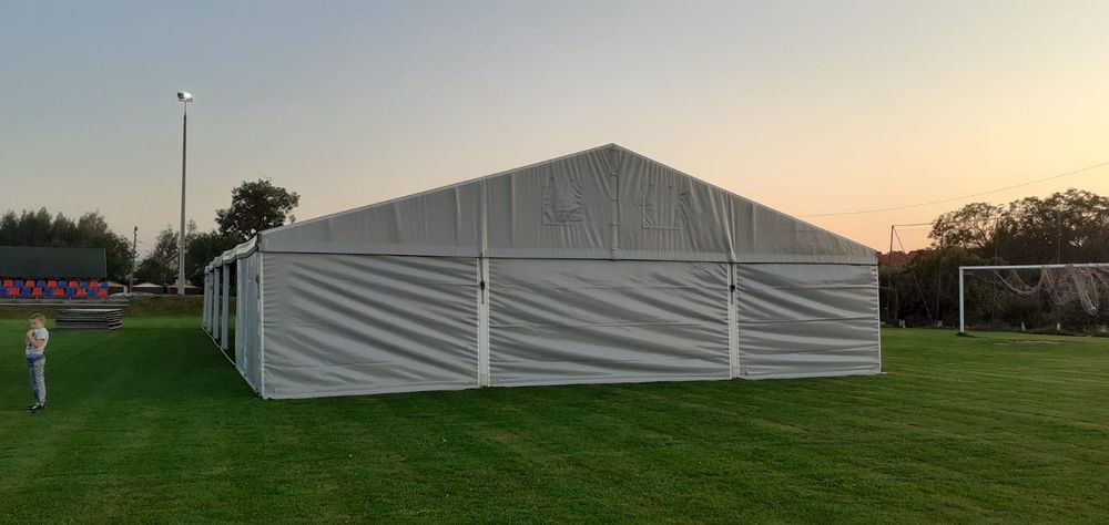 Scena muzyczna  ,hale namiotowe