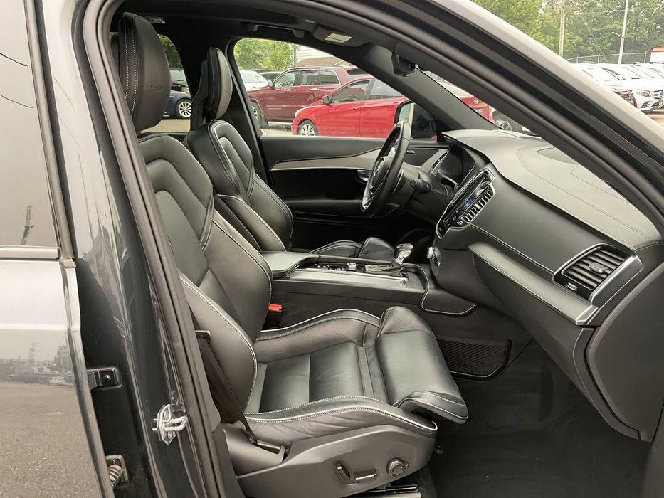 Volvo XC90 T5 Momentum      2019