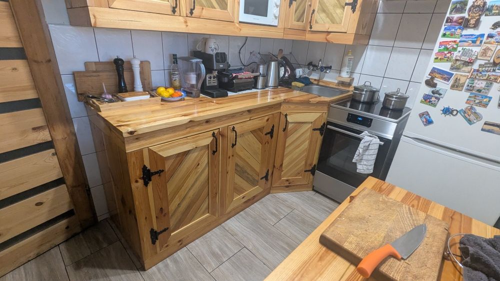 Meble sosnowe na wymiar