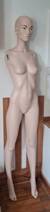 Manequim feminino 190cm sem braços e base
