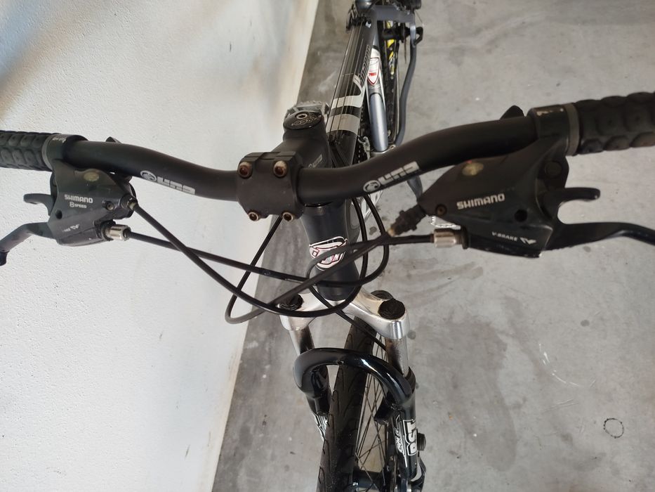 Bicicleta em alumínio