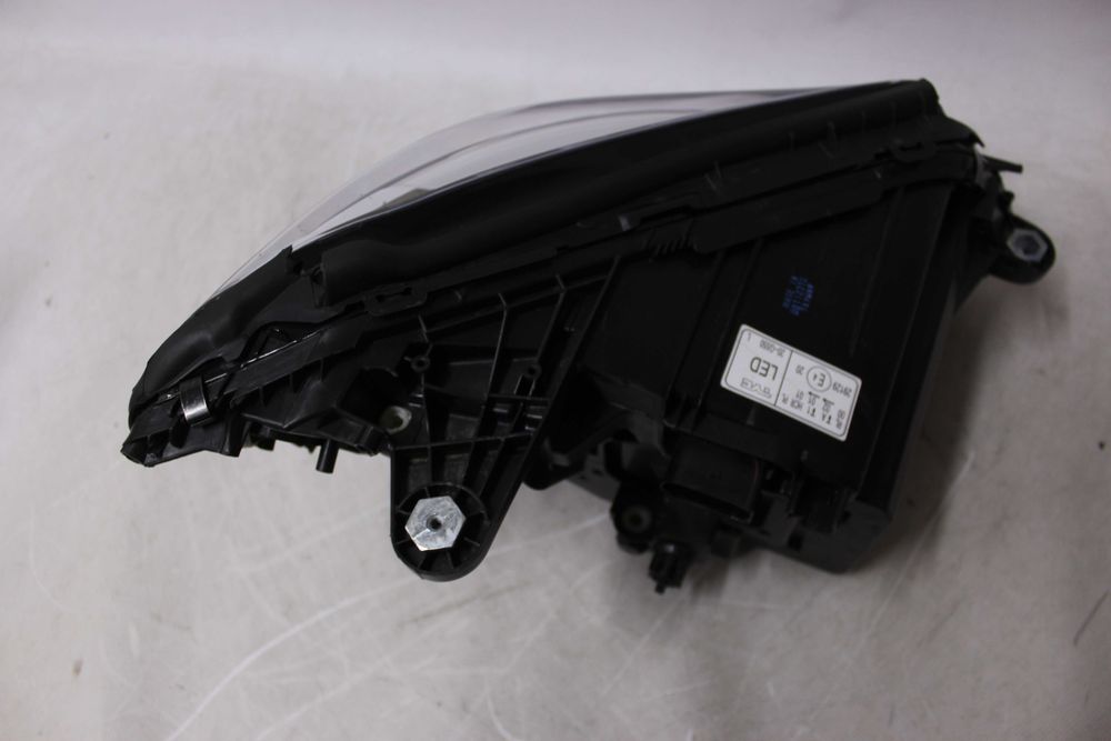 Lampa lewa reflektor przedni przód MERCEDES W205 r14-18. LED DEPO IGŁA