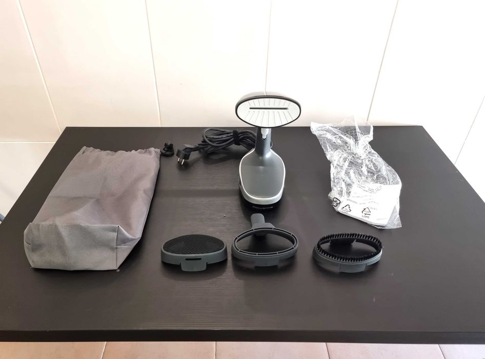 Ferro Vertical de Engomar a Vapor ROWENTA DR8150D1