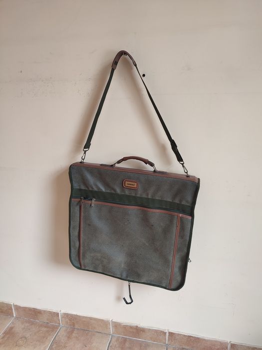 Pokrowiec na ubrania carries