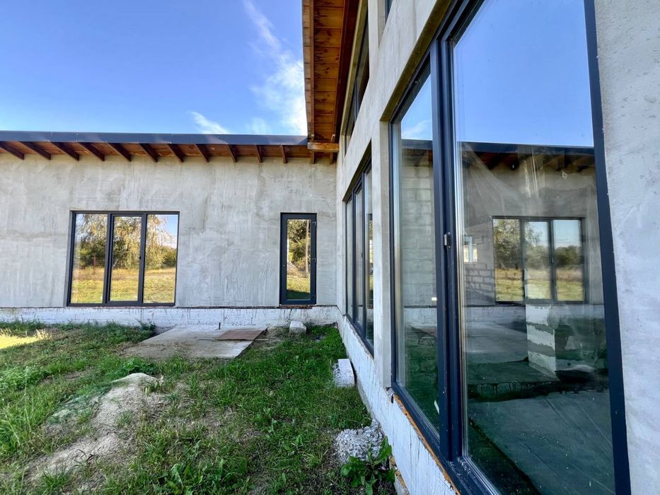 Елітна дача на березі річки біля лісу «Фотон»