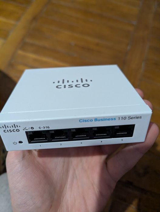Мережевий комутатор Cisco CBS110-5T-D-EU