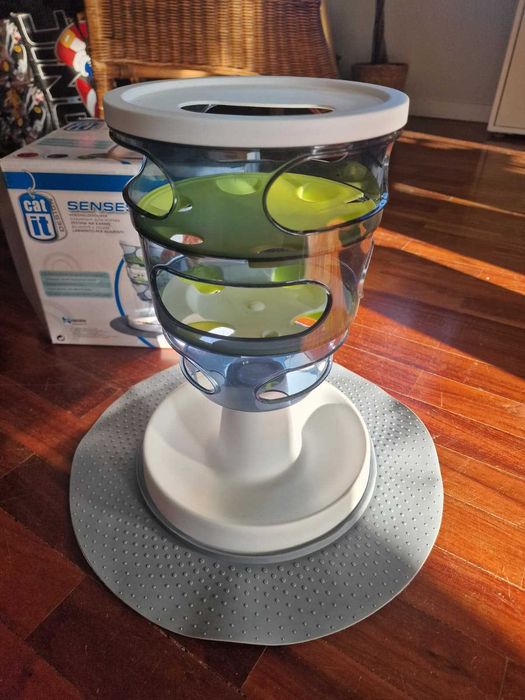 Fun Feeder (CAT) BRAND NEW!
