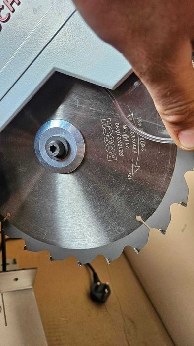 Ukośnica z posuwem Bosch GCM 800SJ 216mm 1400W