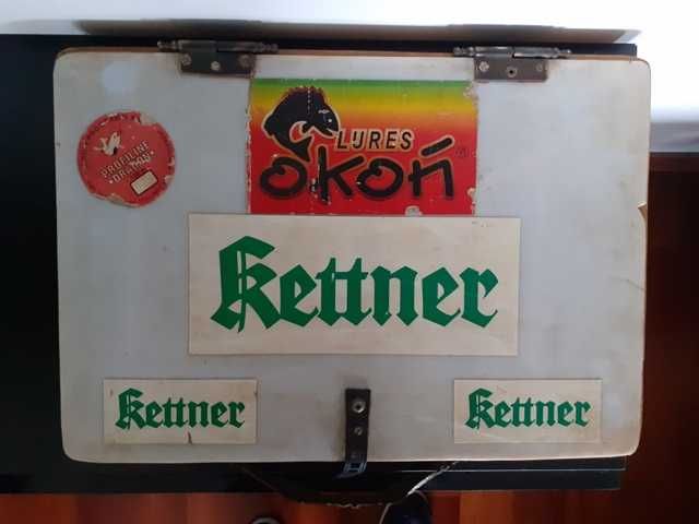 Pudełko drewniane na przynęty.