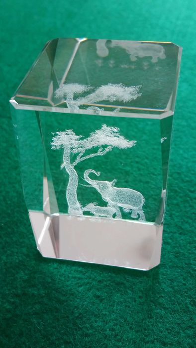Kryształ 3D grawer w środku Słoniki przycisk do papieru, prezent