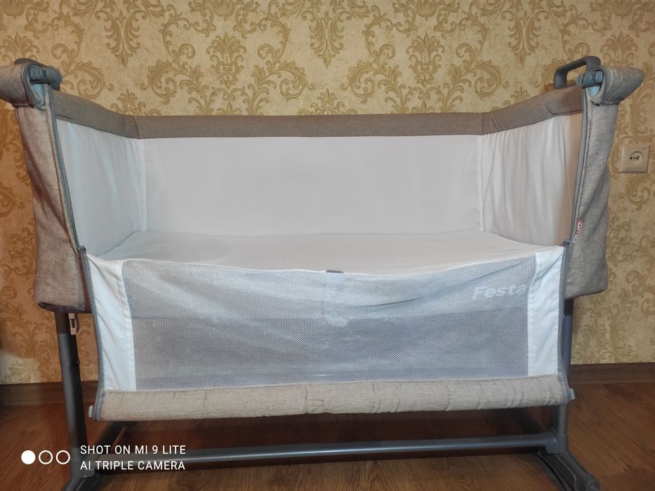 Приставне ліжечко для немовлят