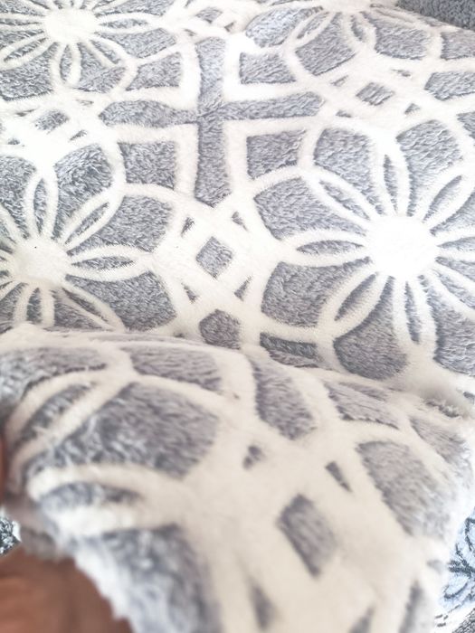 Покрывала двуспальные, одеяла.