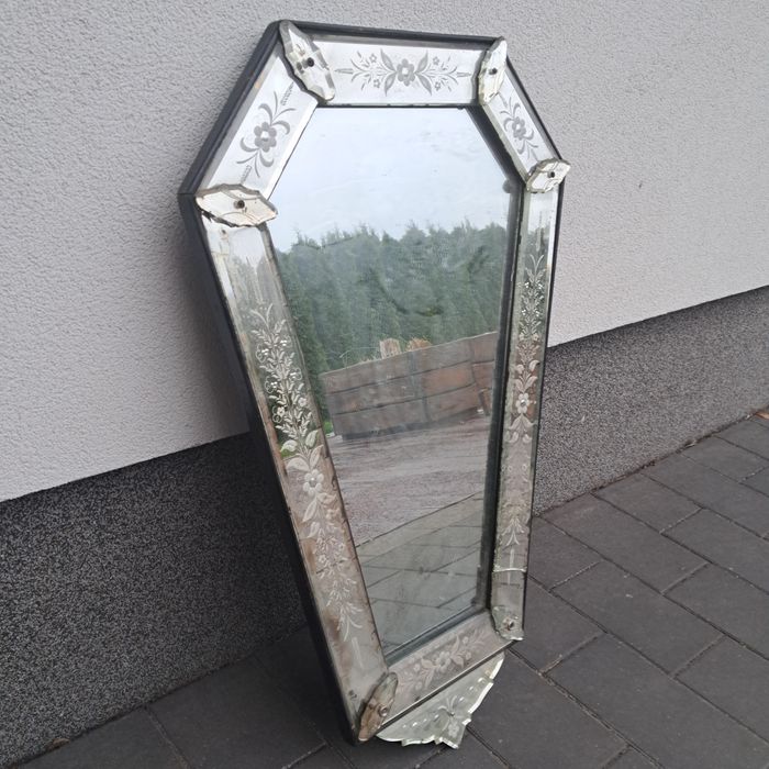 Stare lustro ścienne