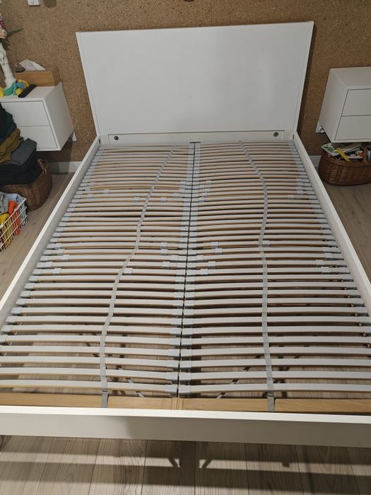 Łóżko że stelażem 140x200 białe ikea