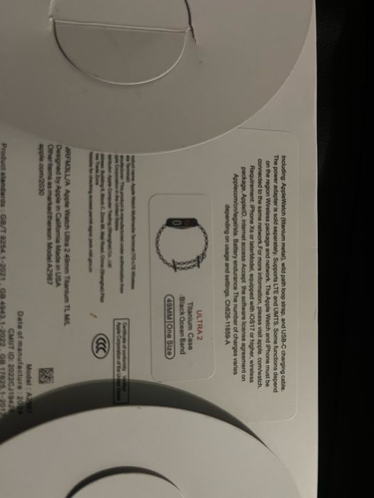 Relógio ultra novo na caixa